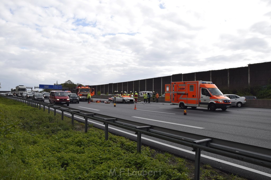 VU Auffahrunfall A 3 Rich Oberhausen kurz vor AS Koeln Dellbrueck P010.JPG - Miklos Laubert